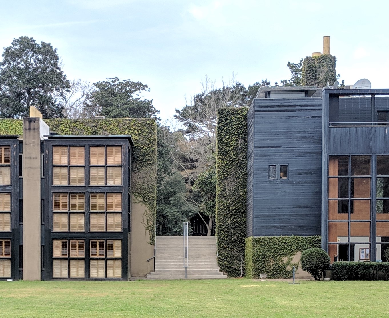 Middleton place is minutes away. The Inn at Middleton Place Critical Regionalism at its Finest